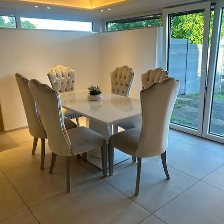 Apartament Moderne In *